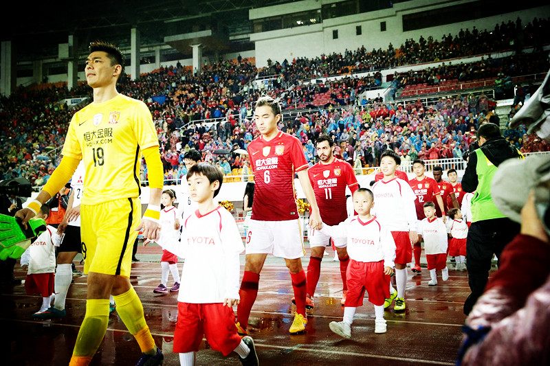 网页版登录-亚冠加时末段走向成谜；尤文图斯更衣室发声；压力陡增；心理建设被强调(尤文图斯被罚了15分还罚吗)